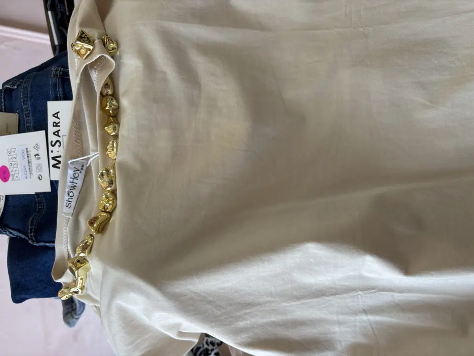 Blusa poedritas doradas piedritas