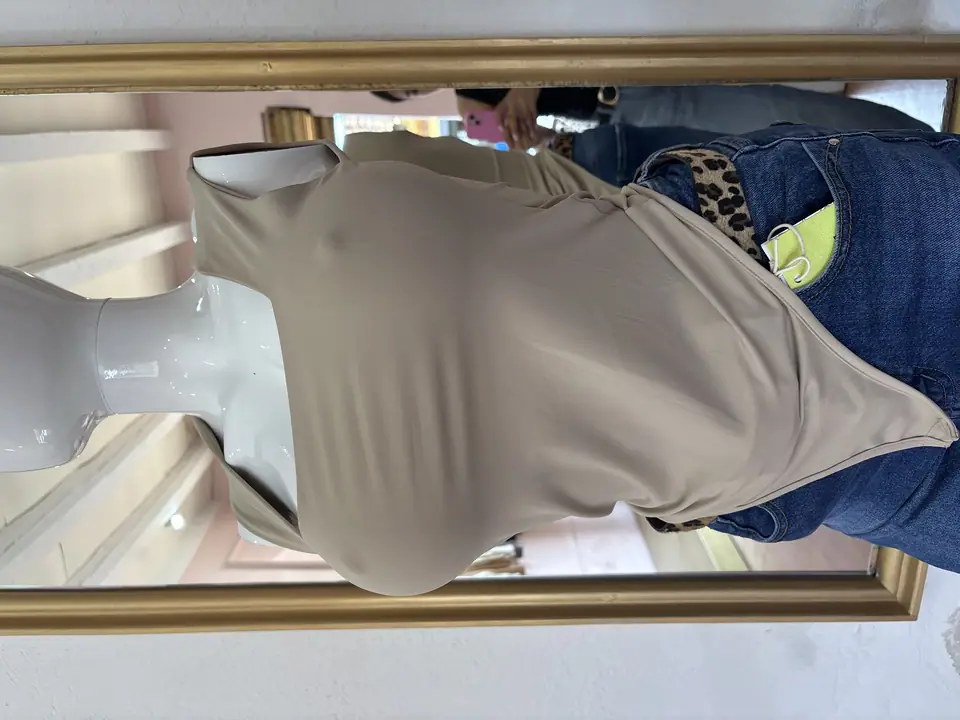 Body beige básico