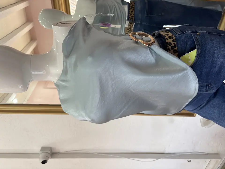 Blusa satín manga, asimétrica