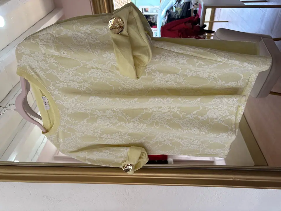 Blusa encaje amarilla