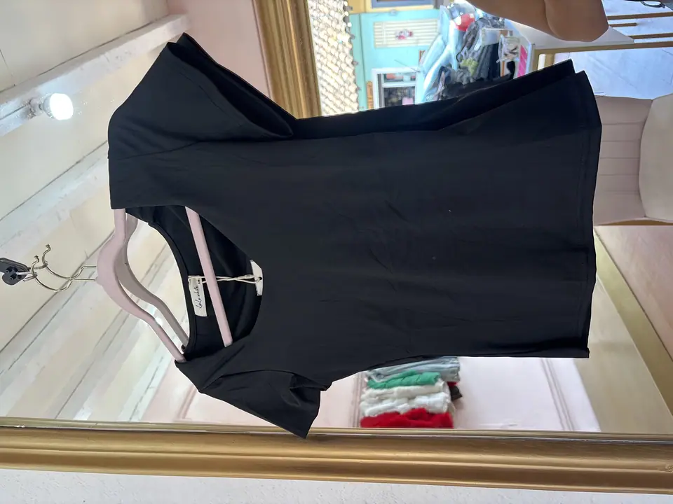 Blusa negra básica