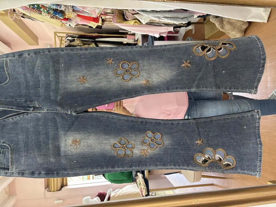Pantalón acampanado brillos