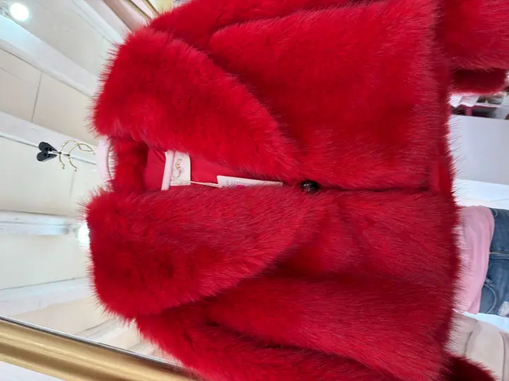 Abrigo Rojo corto peluche
