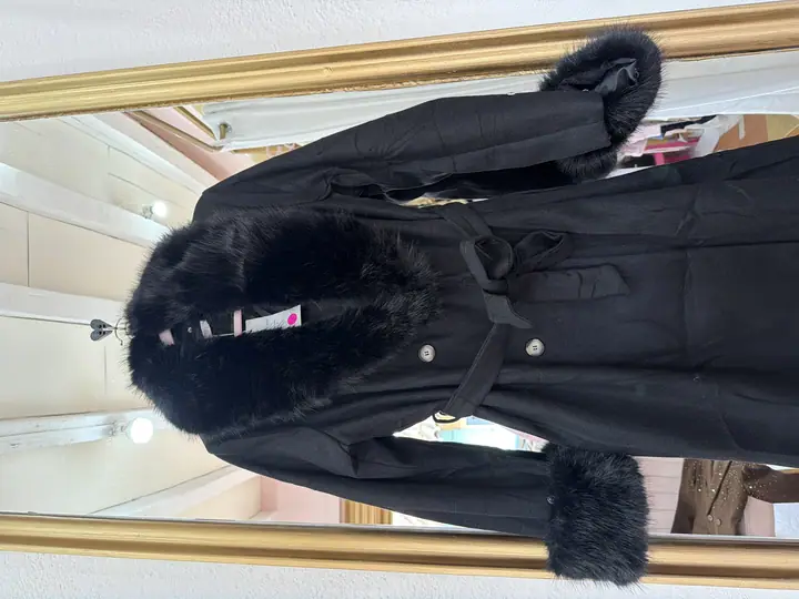 Abrigo negro magas peluche