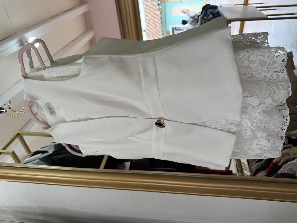 Conjunto con falda de encaje