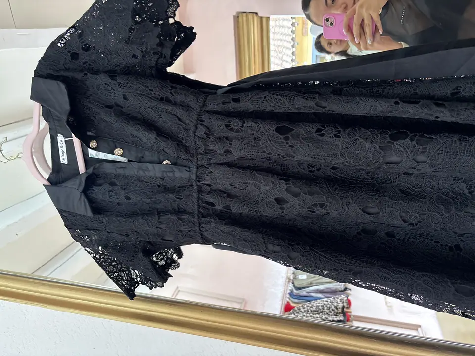 Vestido negro de encaje