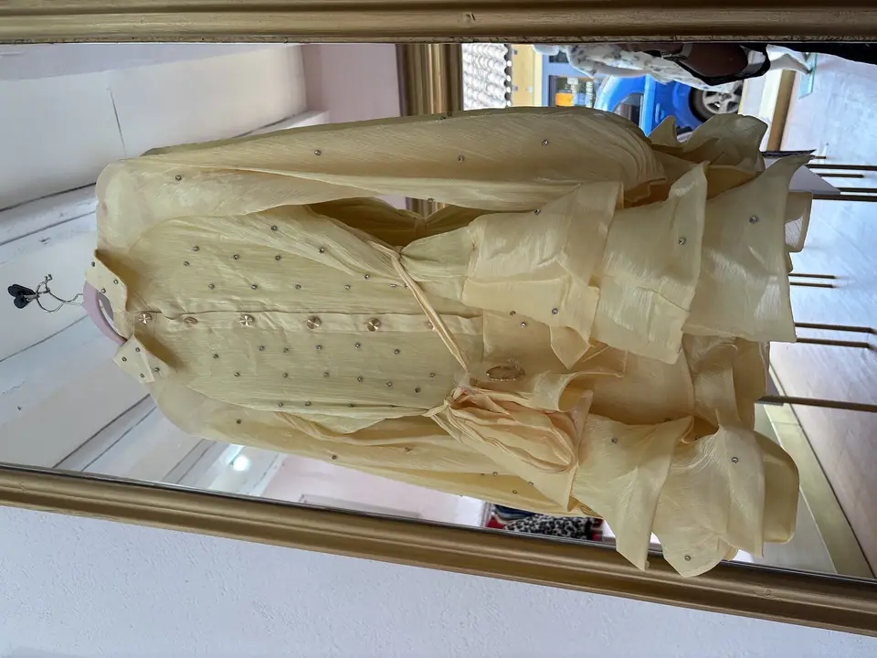 Vestido plan amarillo brillos