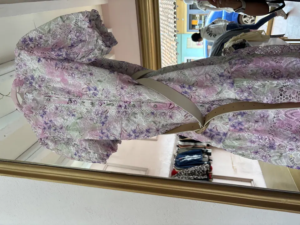 Vestido encaje floral corto