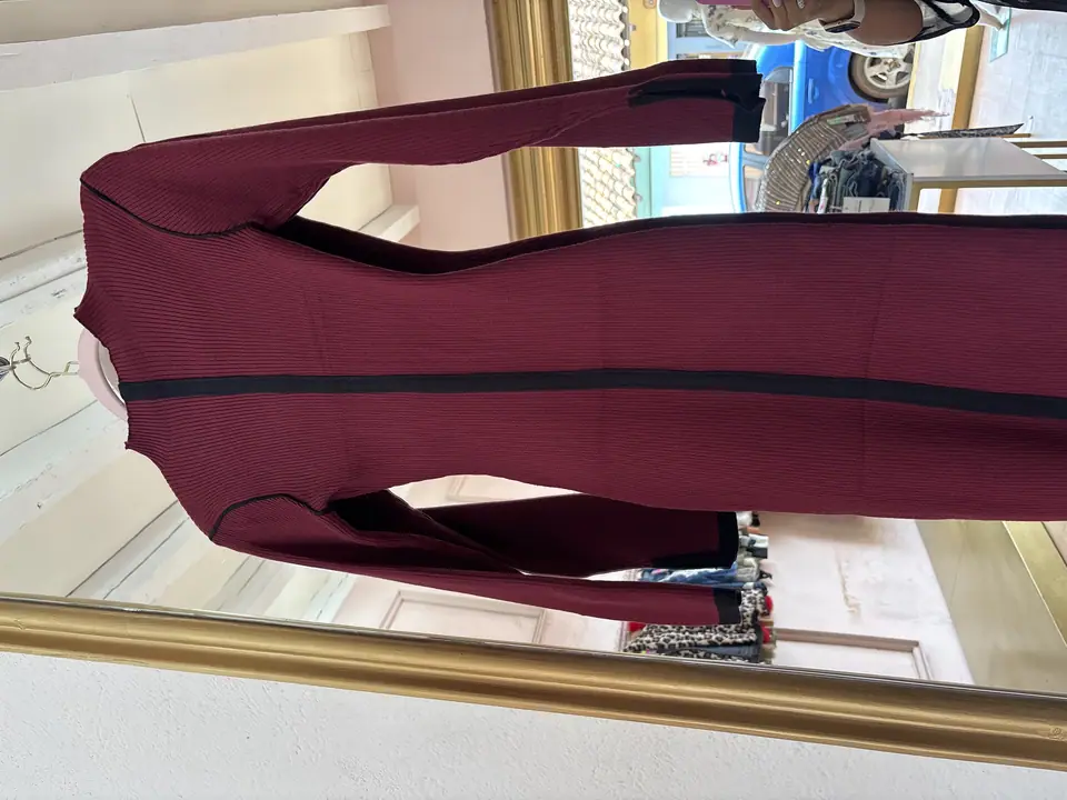 Vestido pegado vino