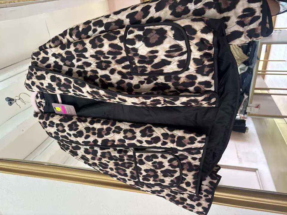 Chamarra animal print olgada