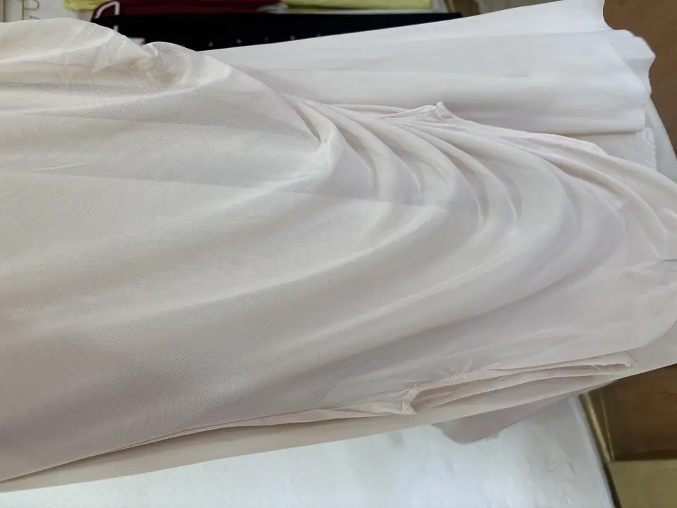 Vestido beige pegado