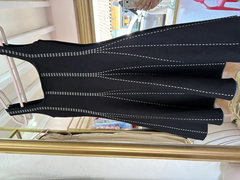 Vestido pegado con falda A