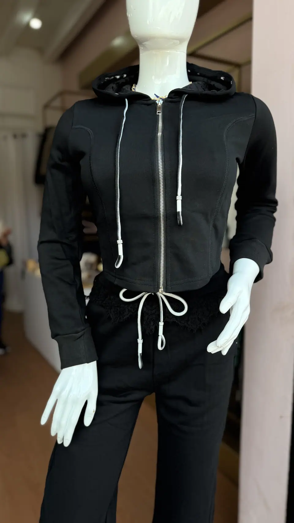 Conjunto pans negro con pantalones encaje