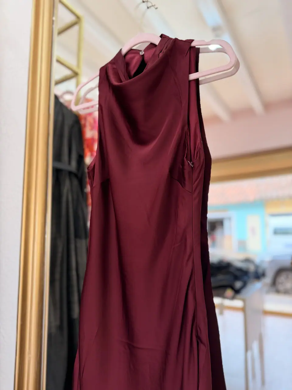 vestido largo de satin vino