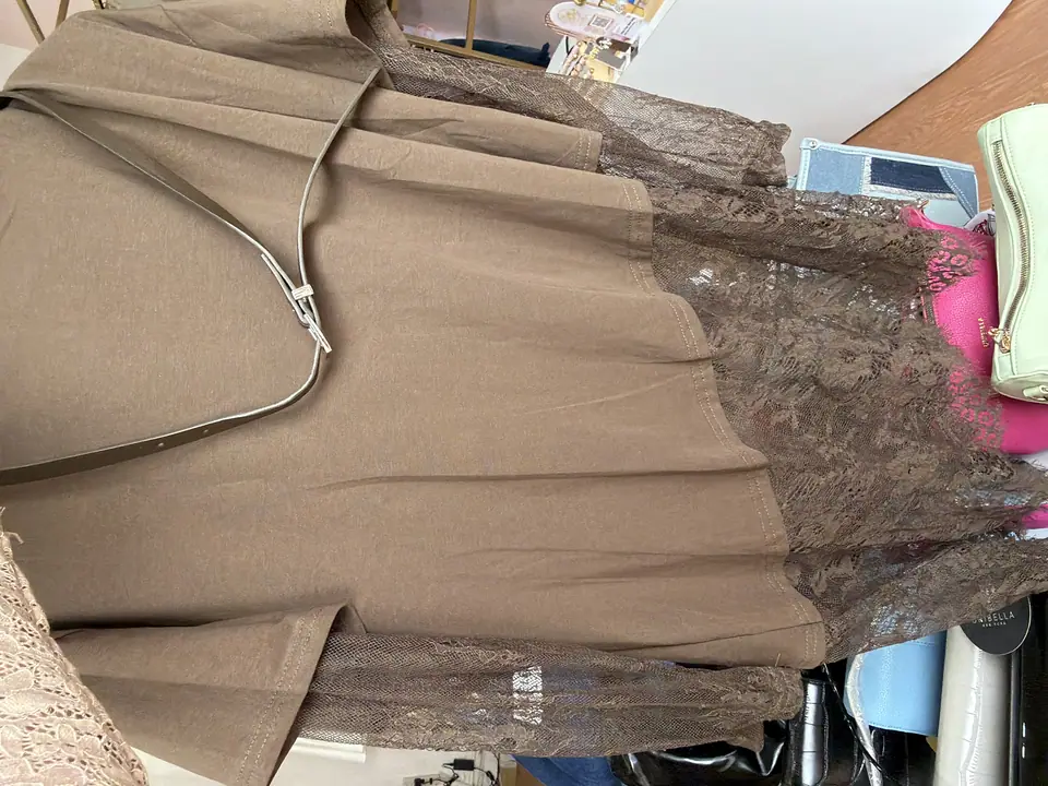 blusa encaje verde asimetrica