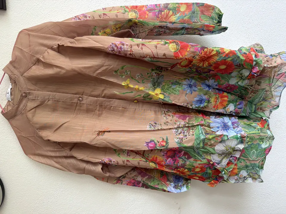 Vestido café con flores