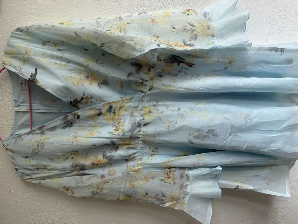 Vestido azul con flores