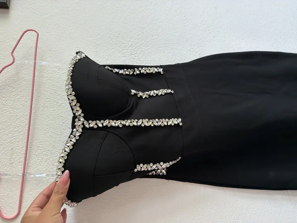 Vestido pegado corset brillos