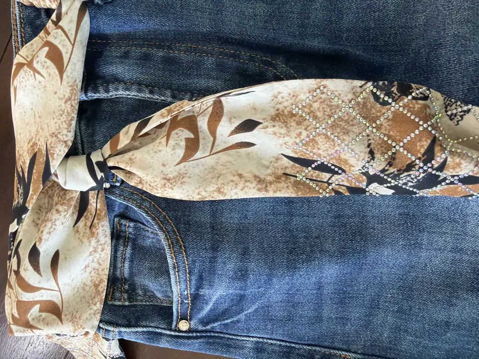 Pantalón roto de rodilla