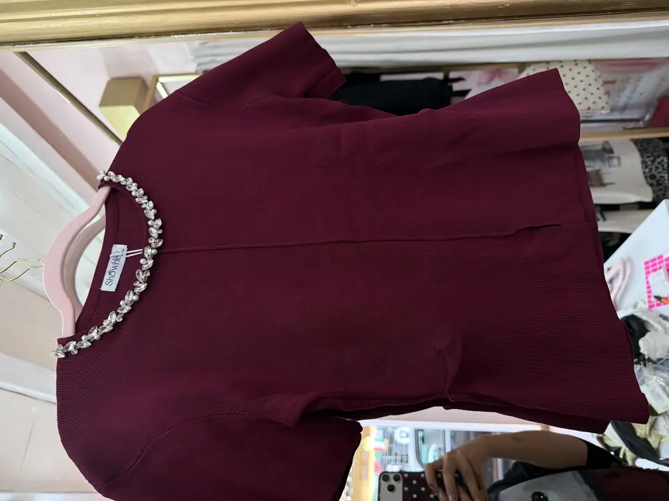 Blusa estambre con pedrería cuello