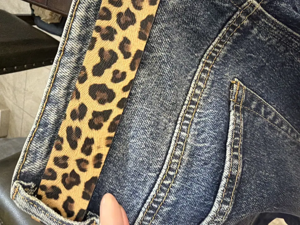 Pantalón cinturones animal print piel