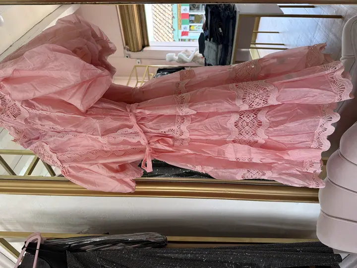 Vestido rosa de encaje