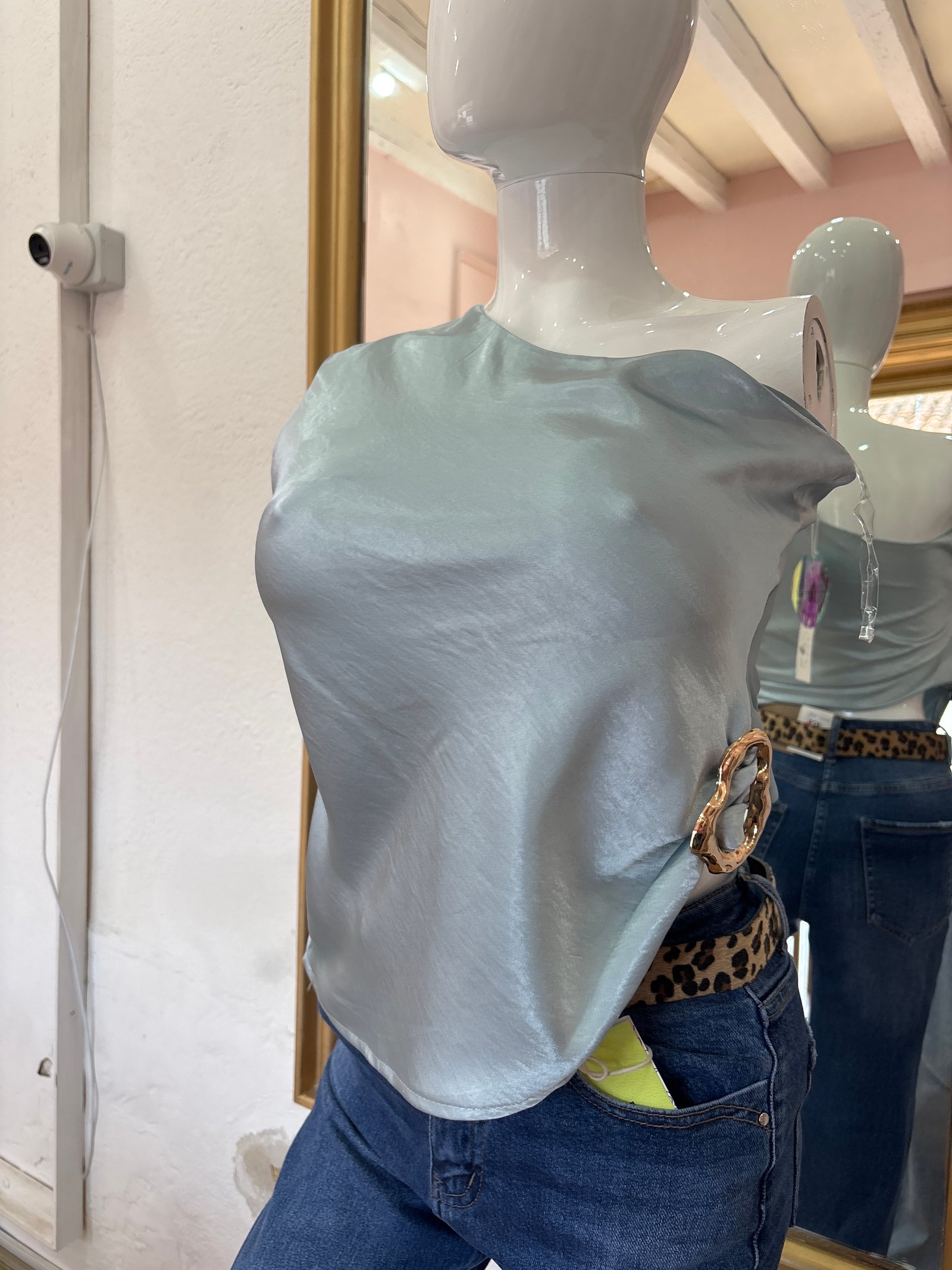 Blusa satín manga, asimétrica