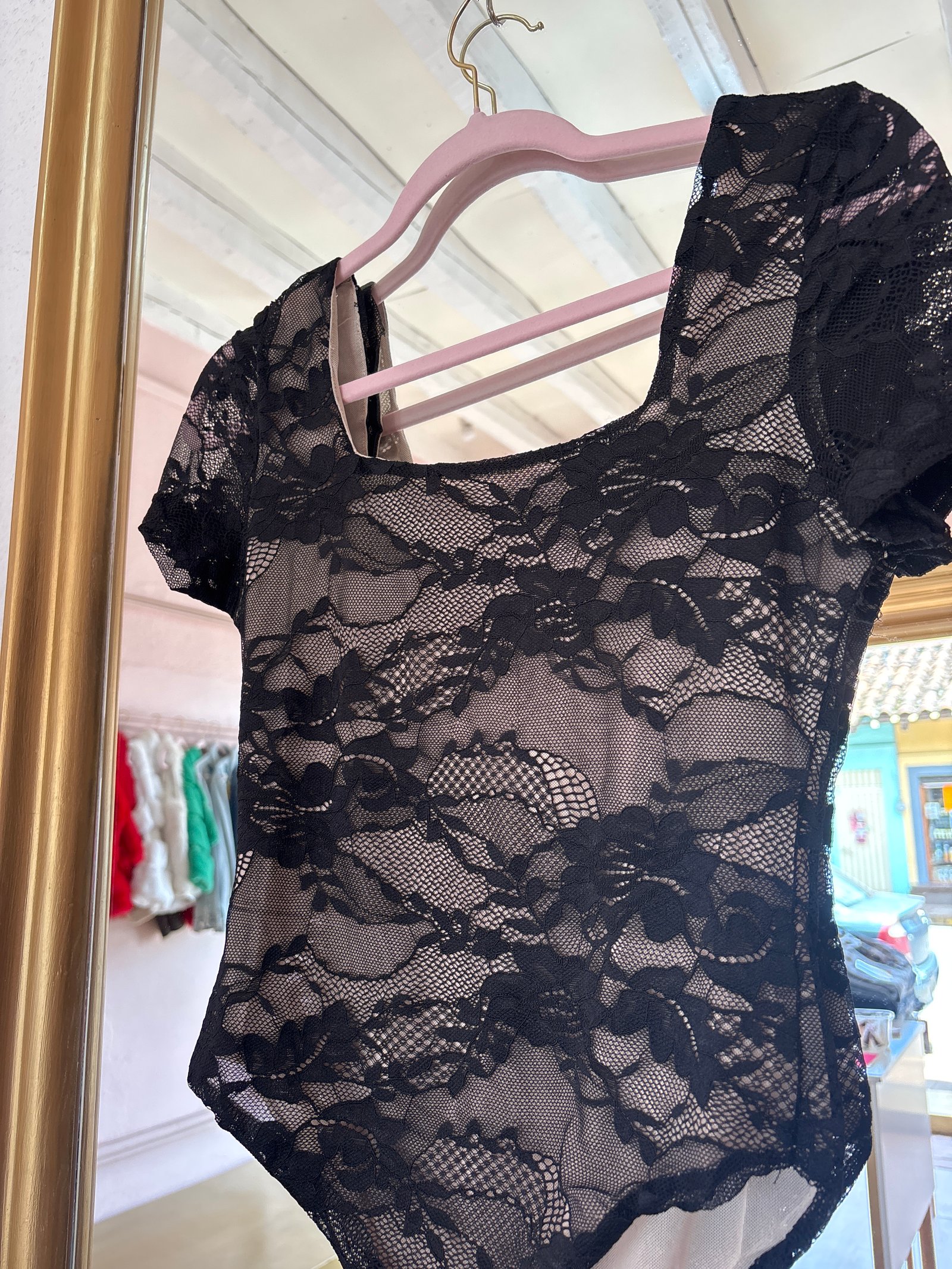 Blusa manga, corta encaje