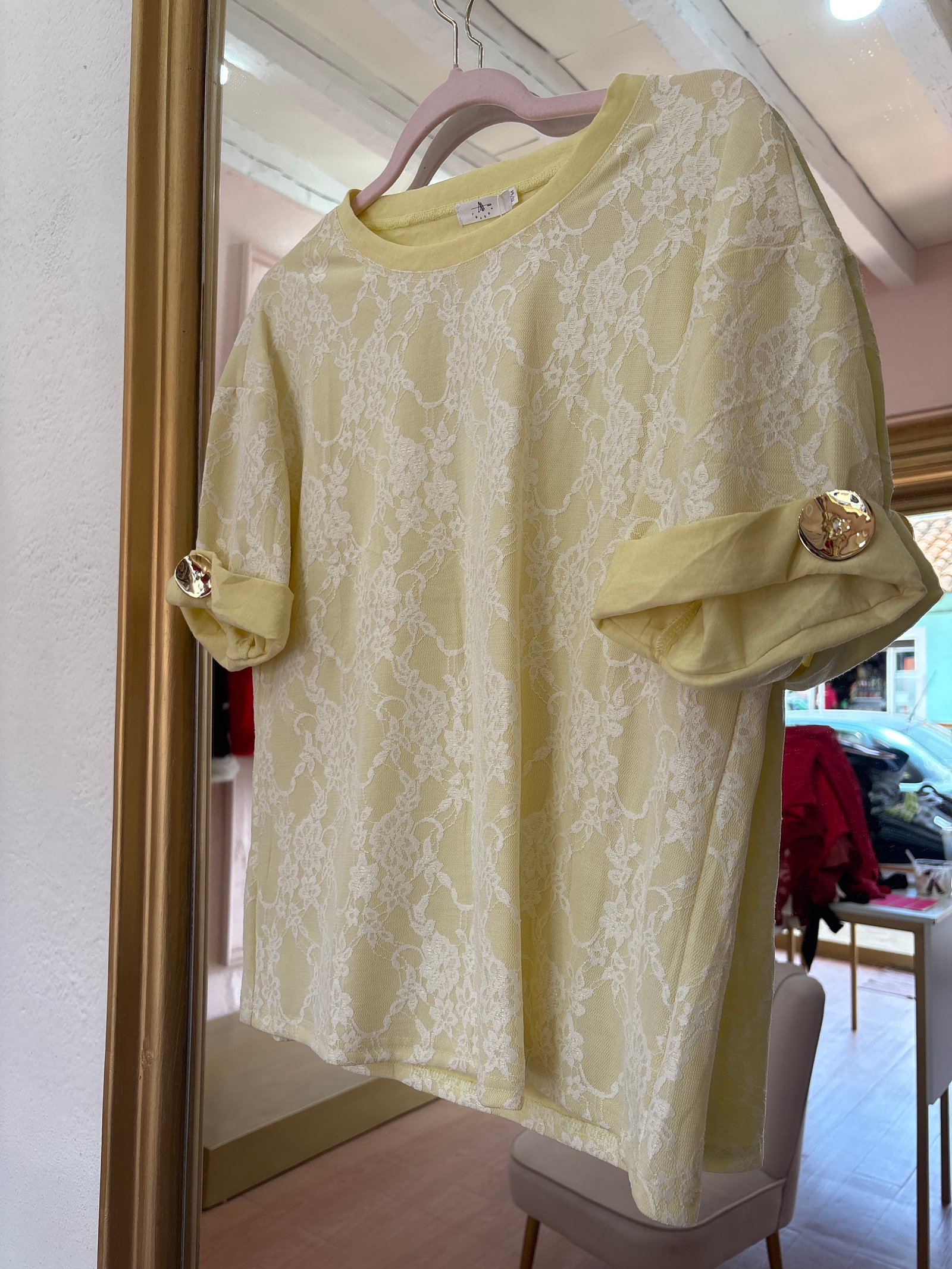Blusa encaje amarilla