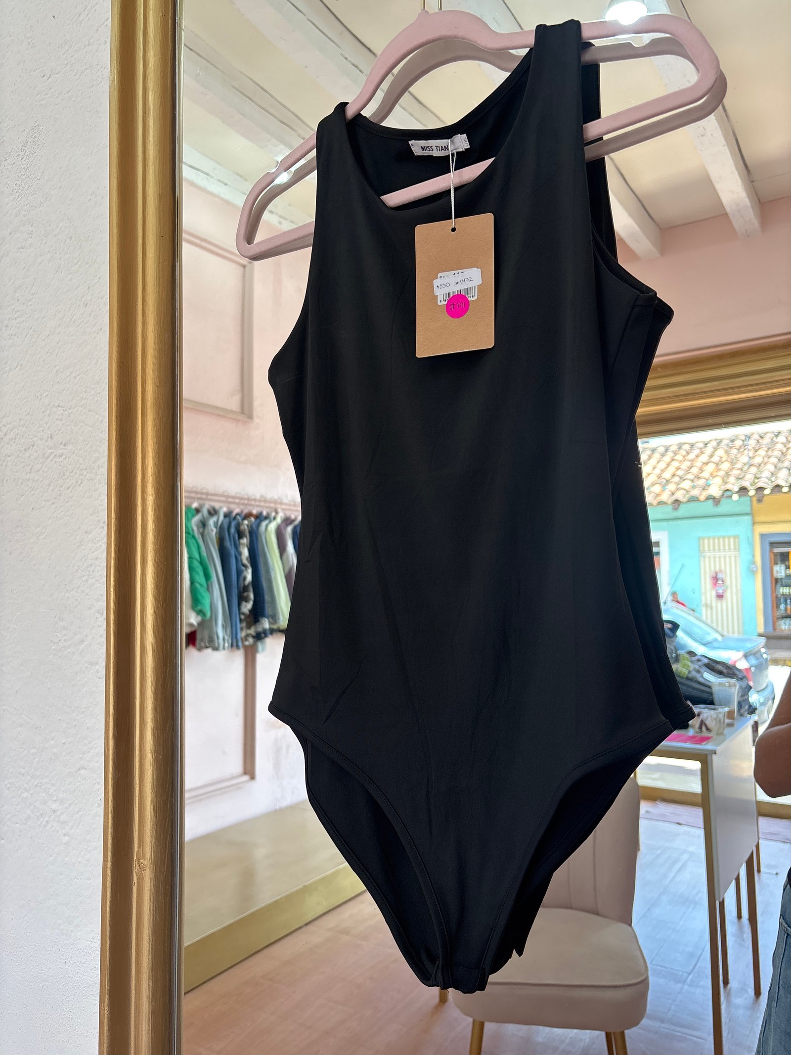 Body negro manga corta