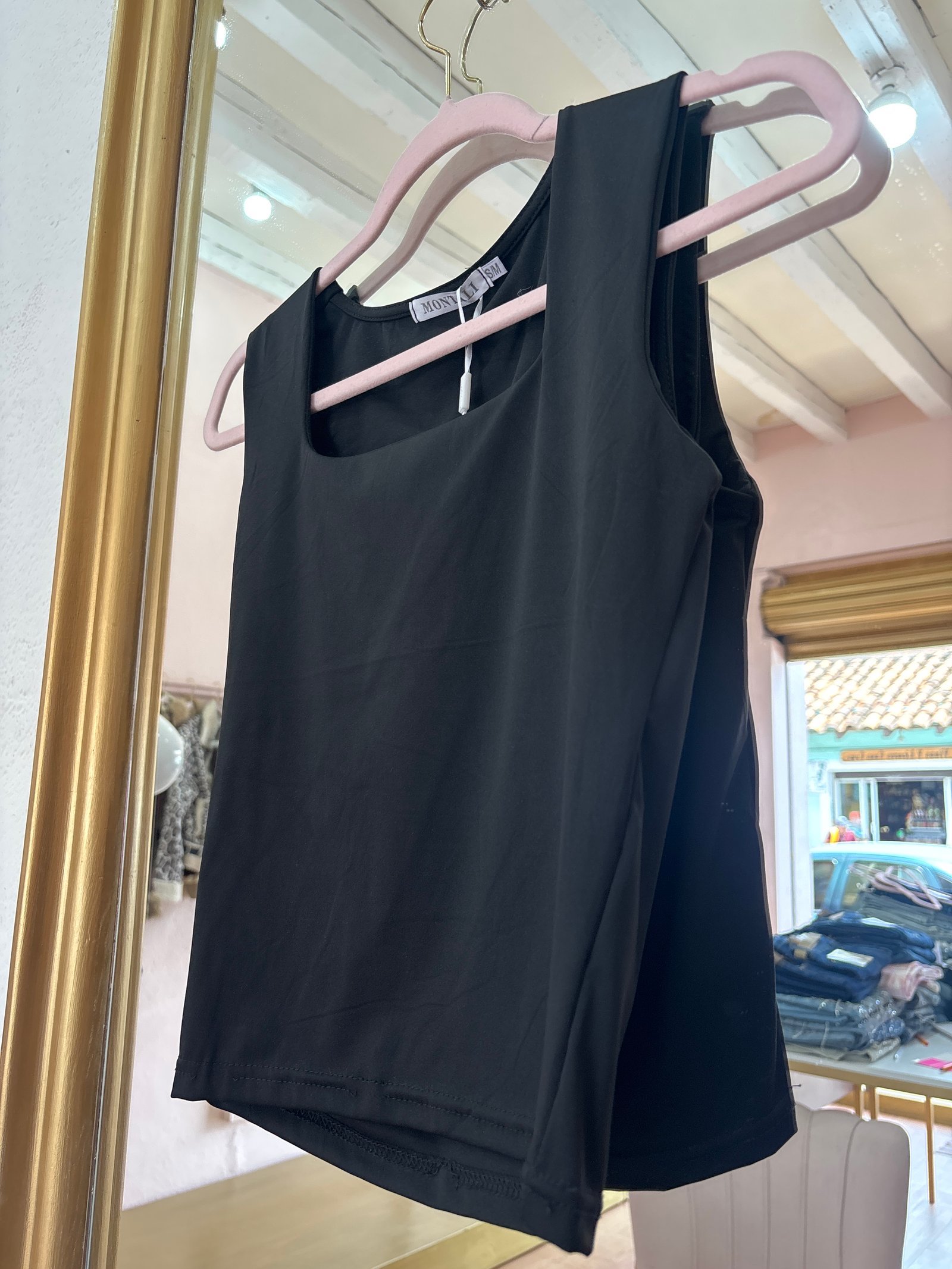 Blusa negra basica