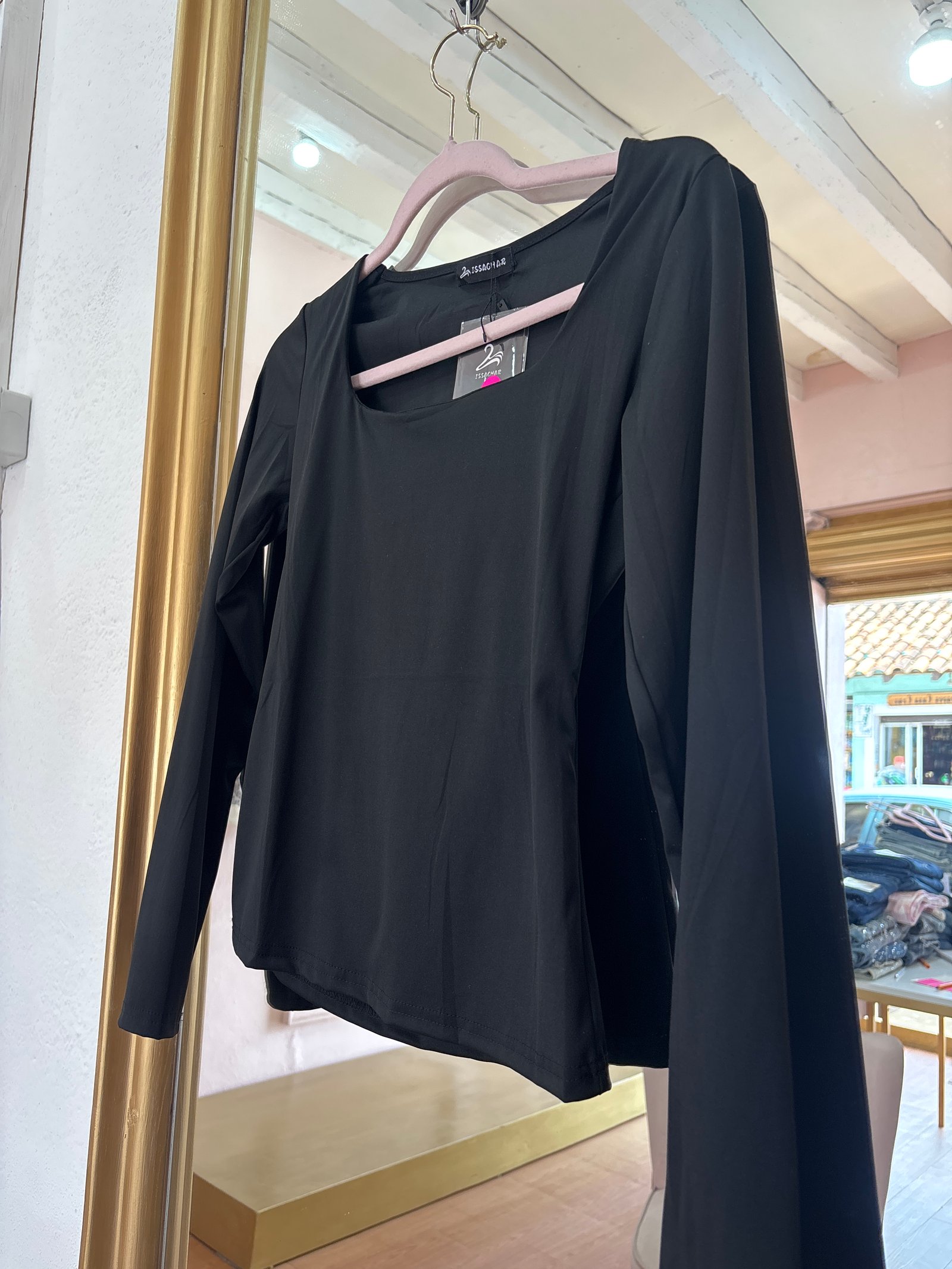 Blusa negra manga larga