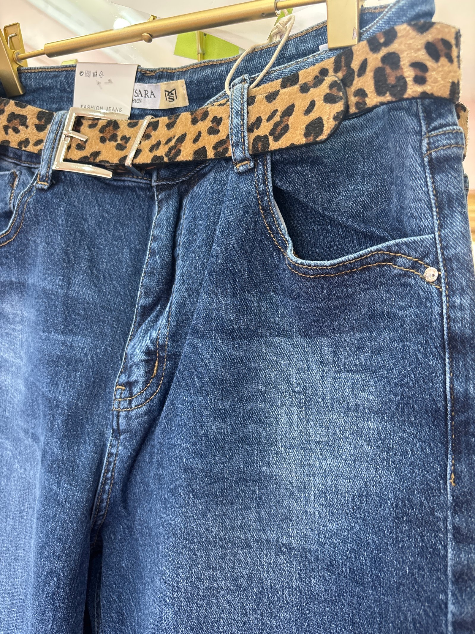 Pantalón cinturones animal print
