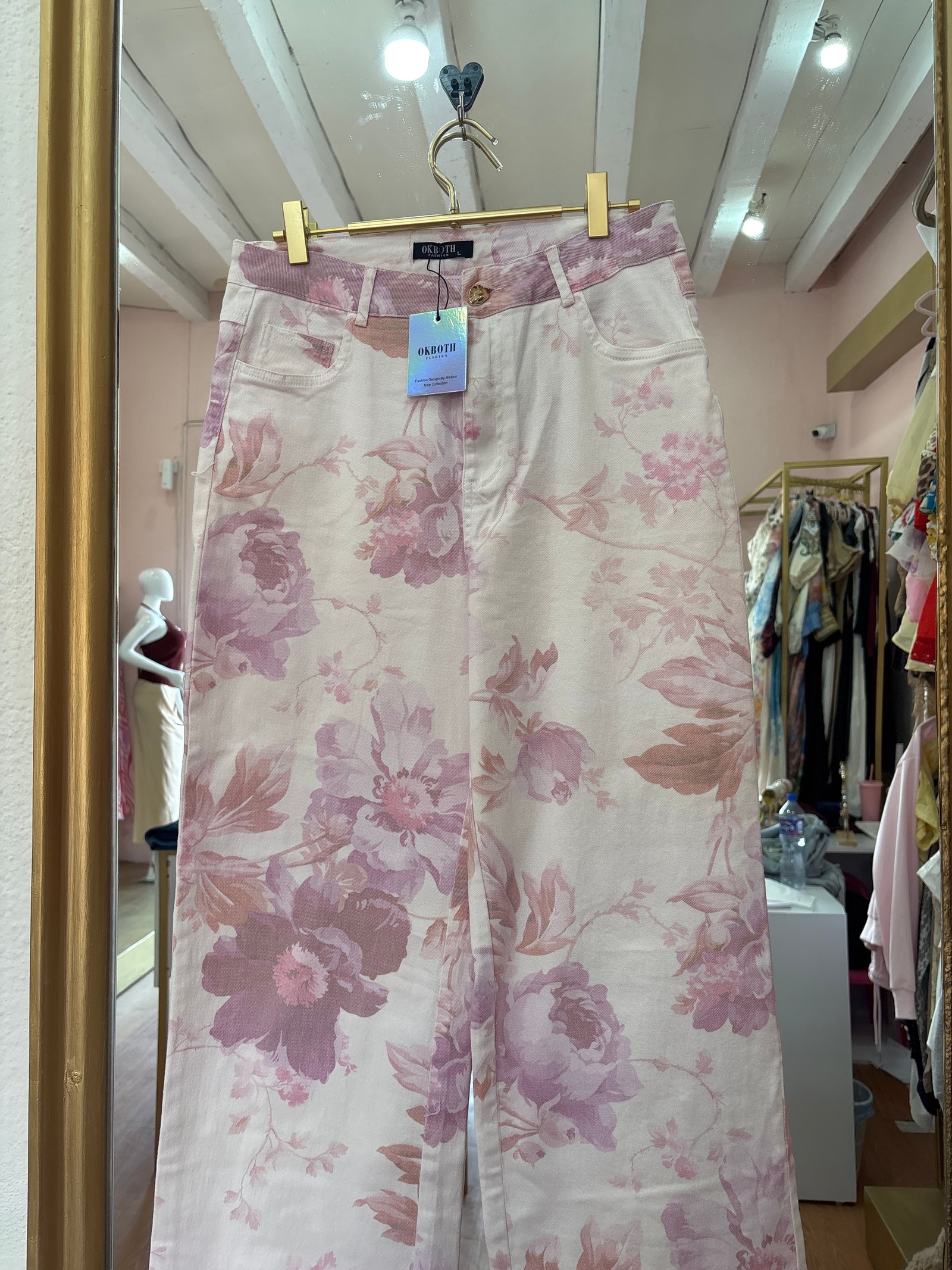 Pantalón rosa con flores