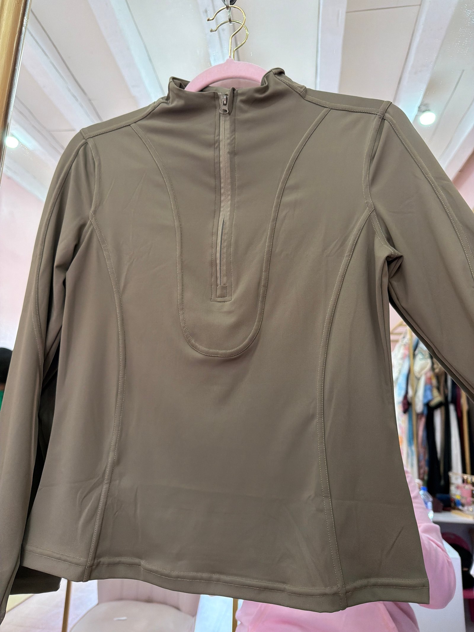 Chamarra deportiva verde militar