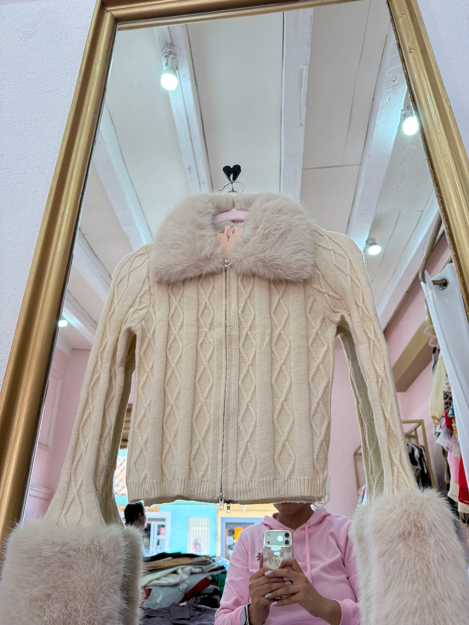 Suéter peluche mangas