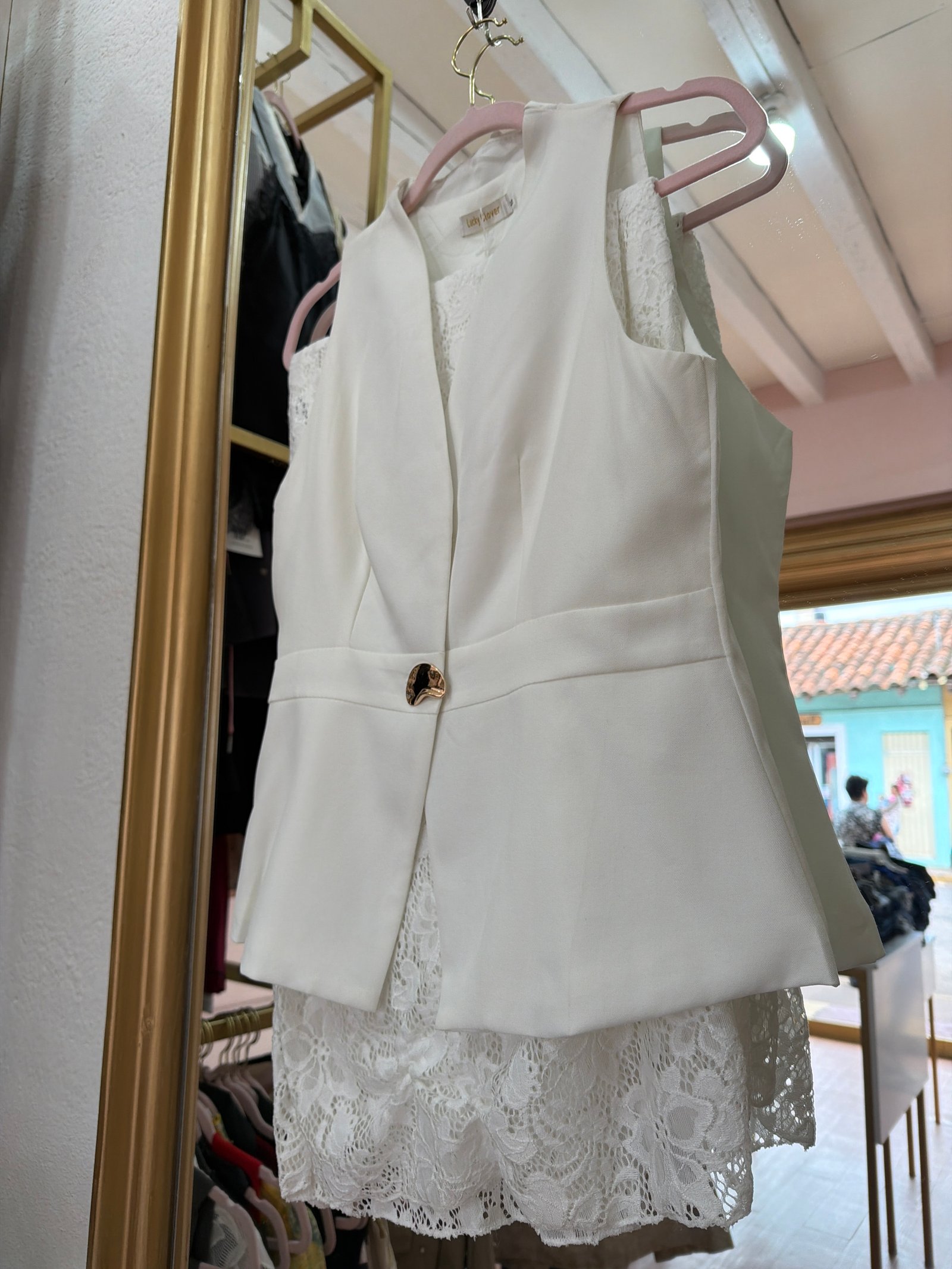 Conjunto con falda de encaje