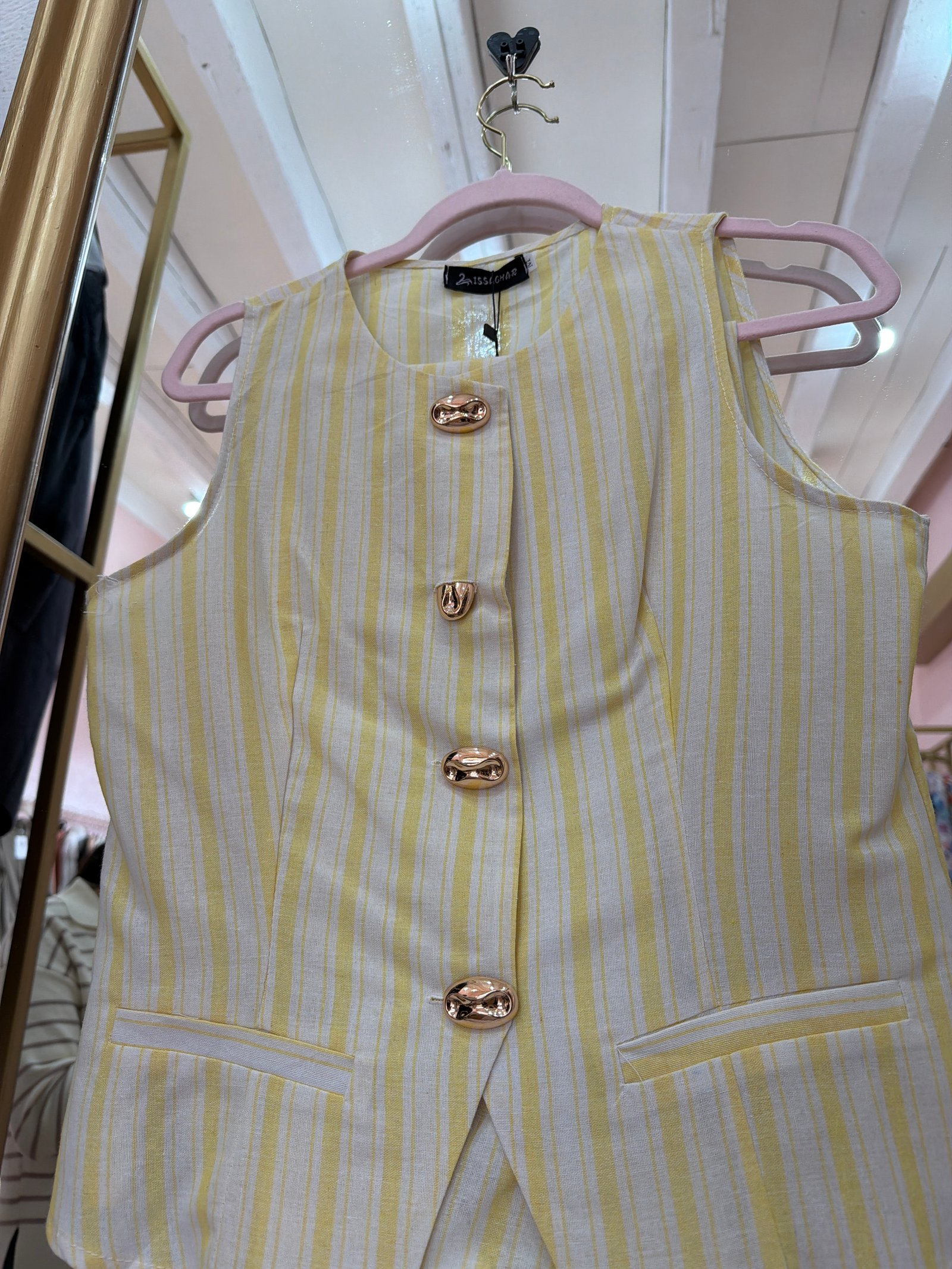 Conjunto rayado amarillo