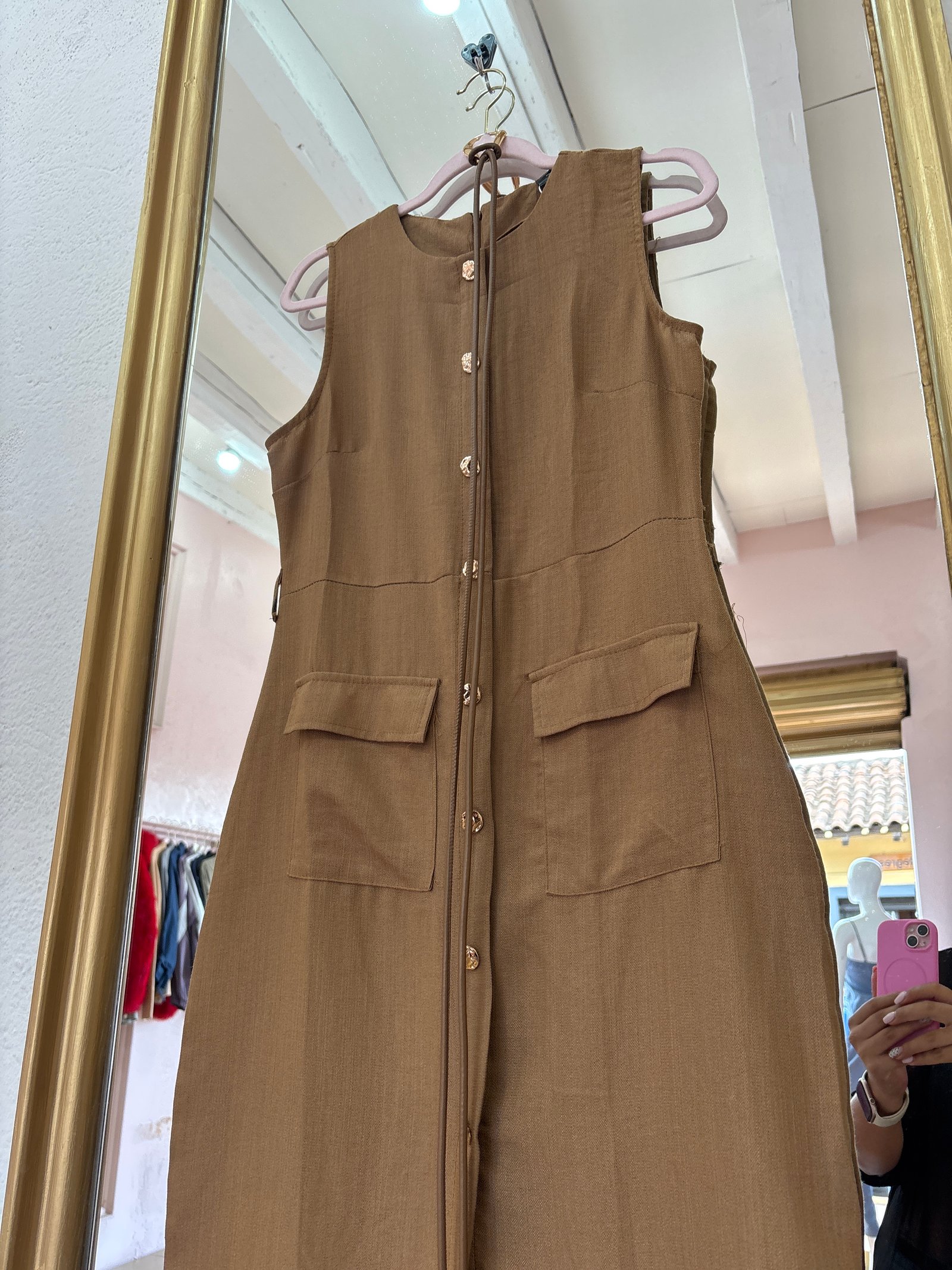 Vestido pegado camel