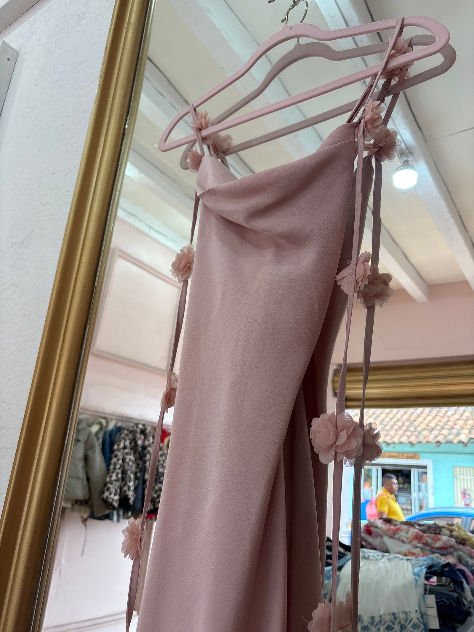 Vestido rosa tirantes de rosa