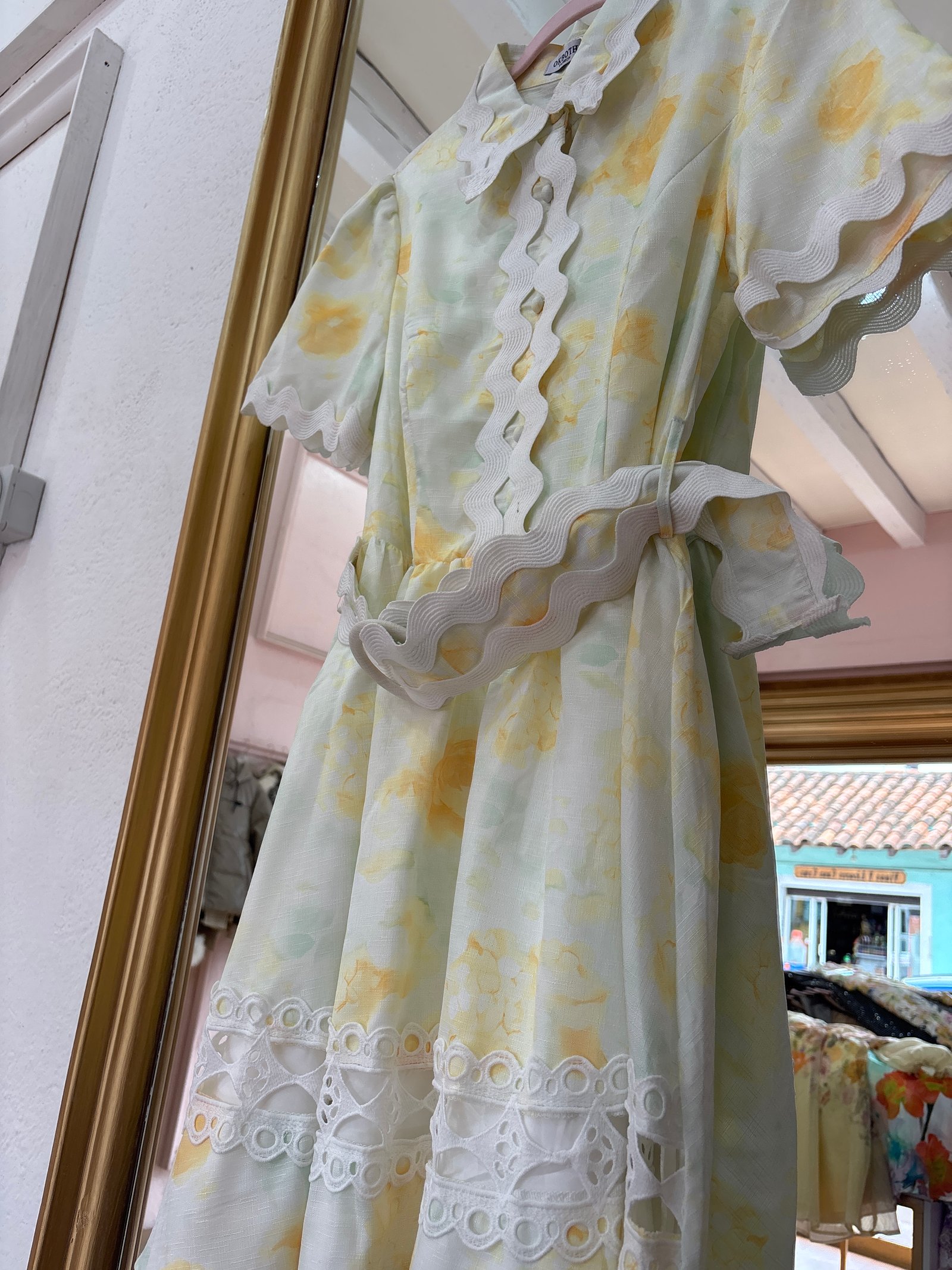Vestido manga corta de curvas
