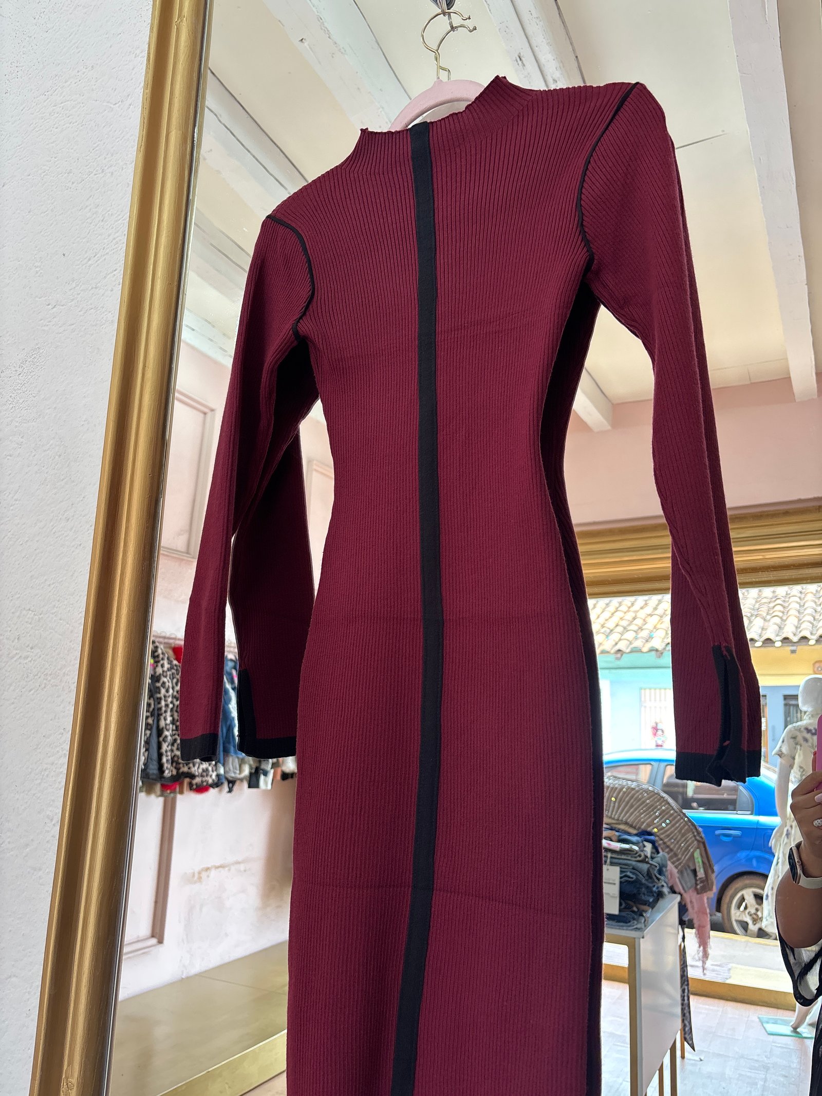 Vestido pegado vino