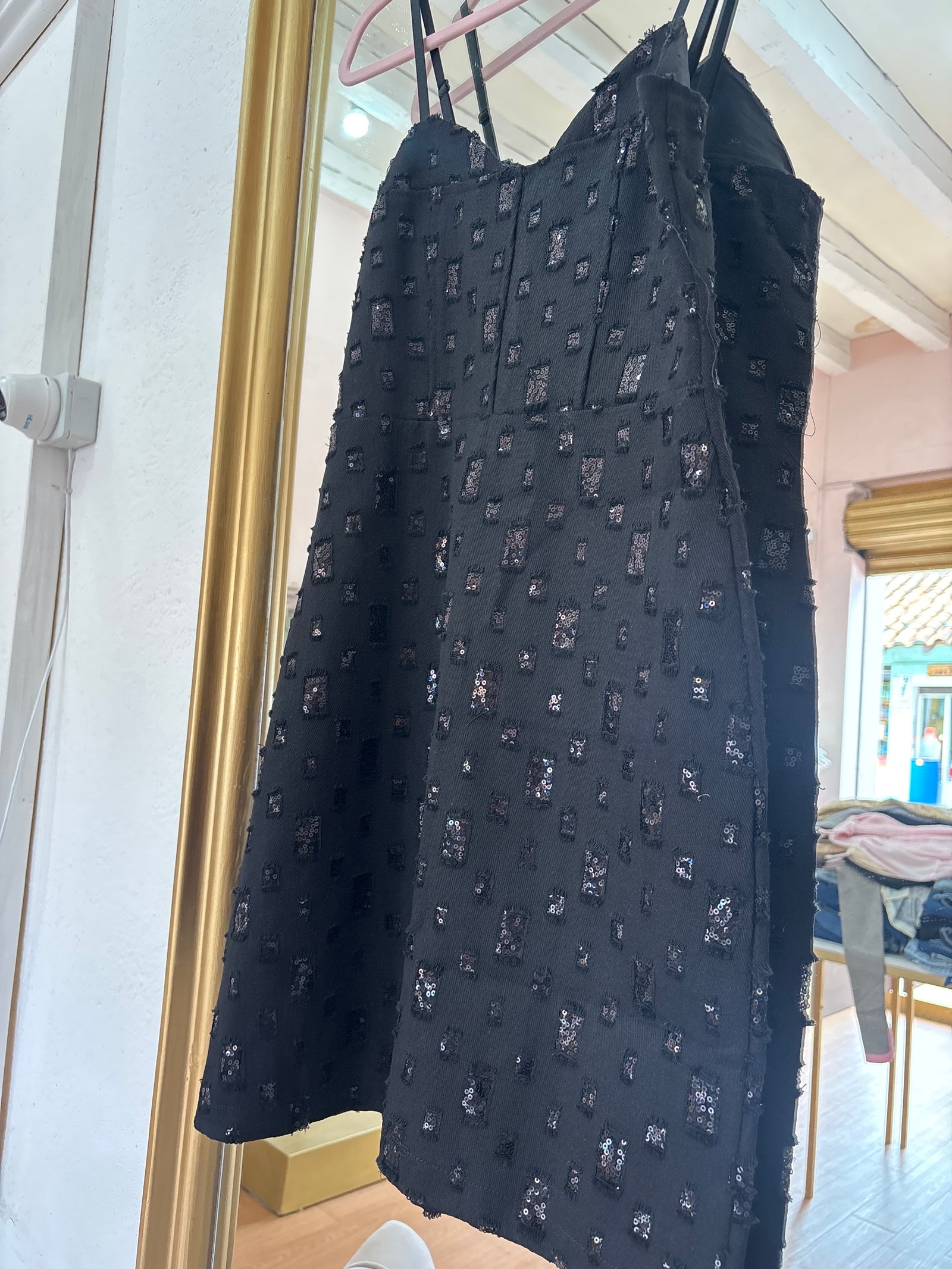 Vestido corto negro