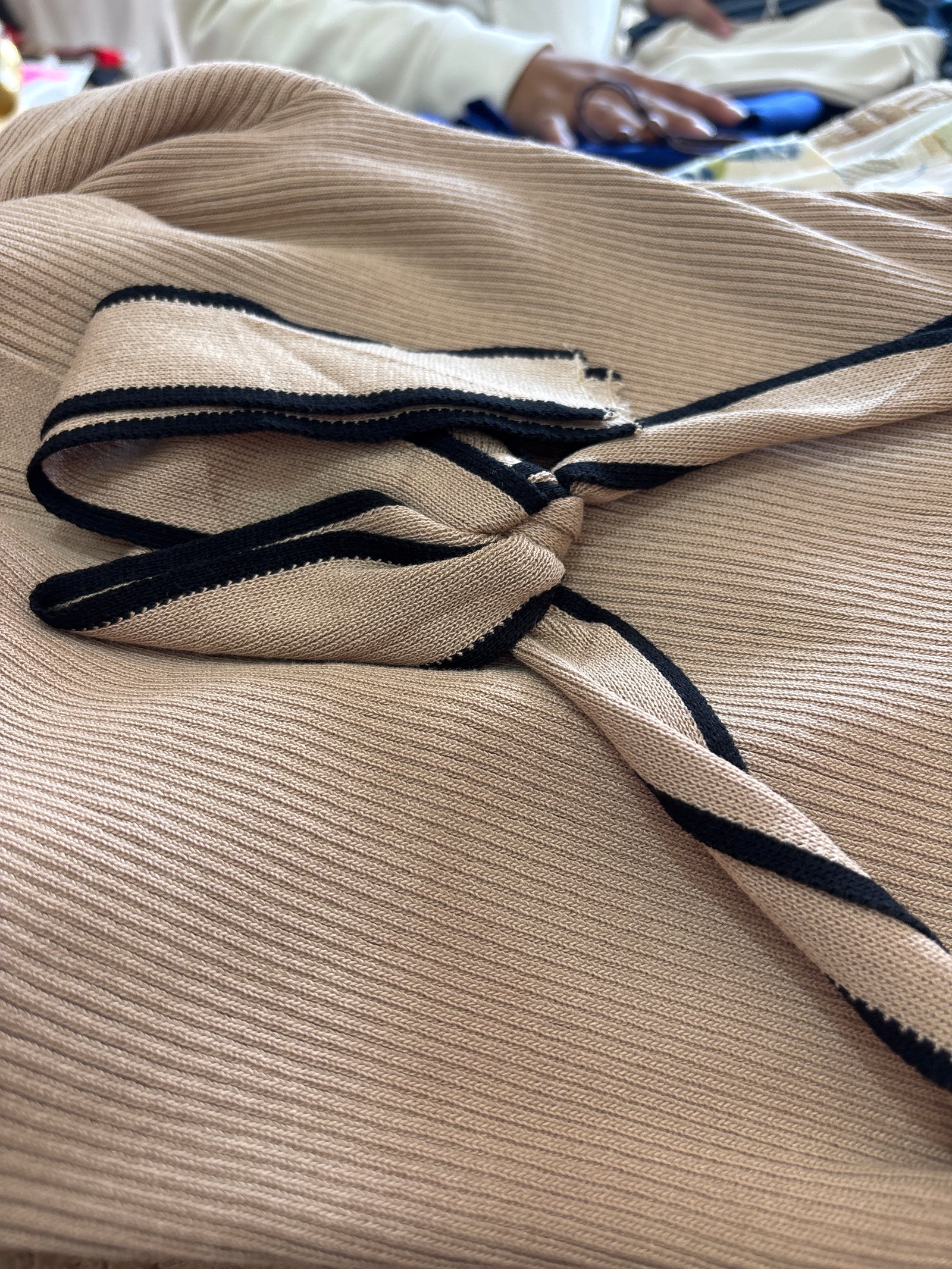 Vestido pegado beige