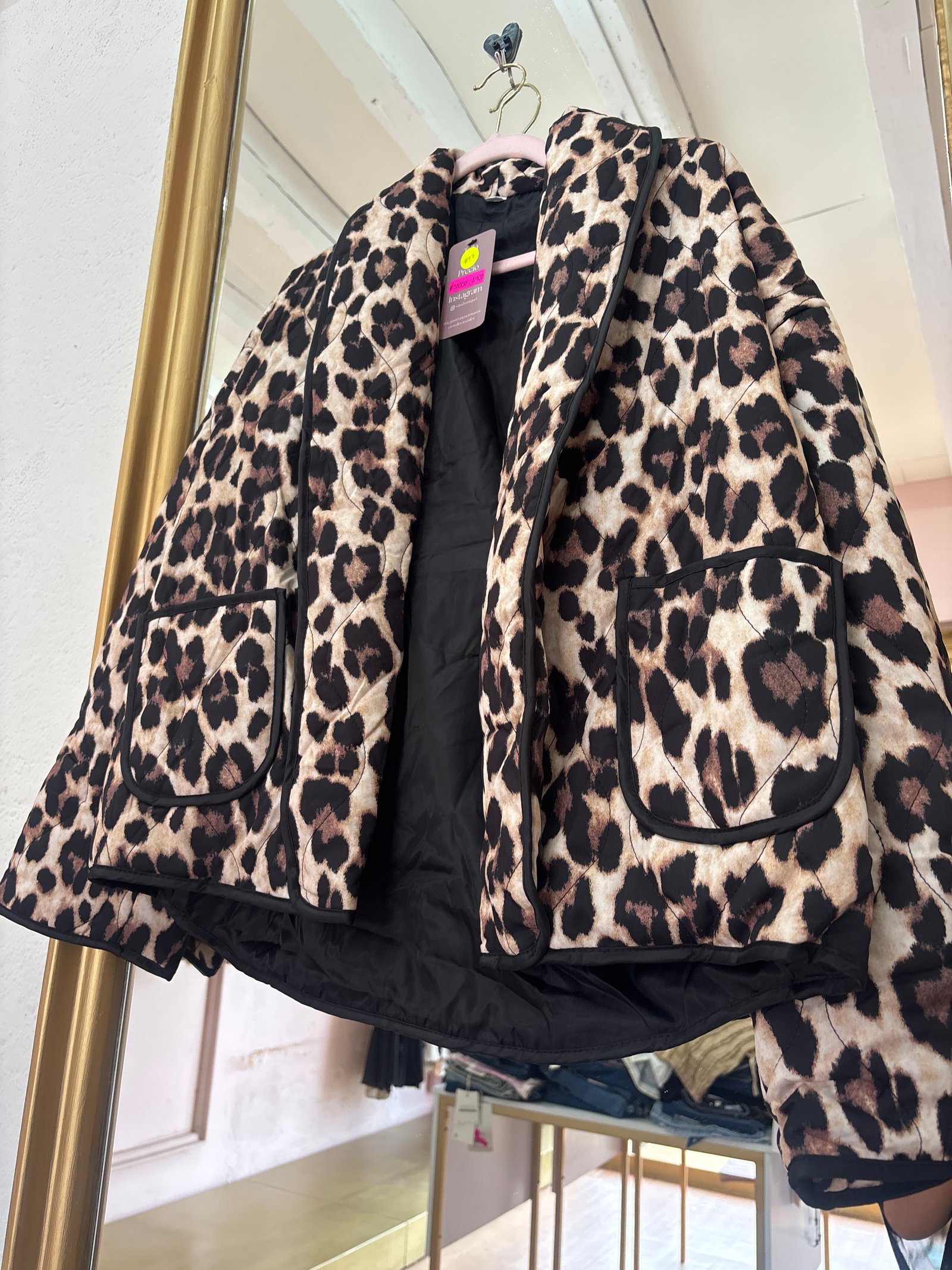 Chamarra animal print olgada