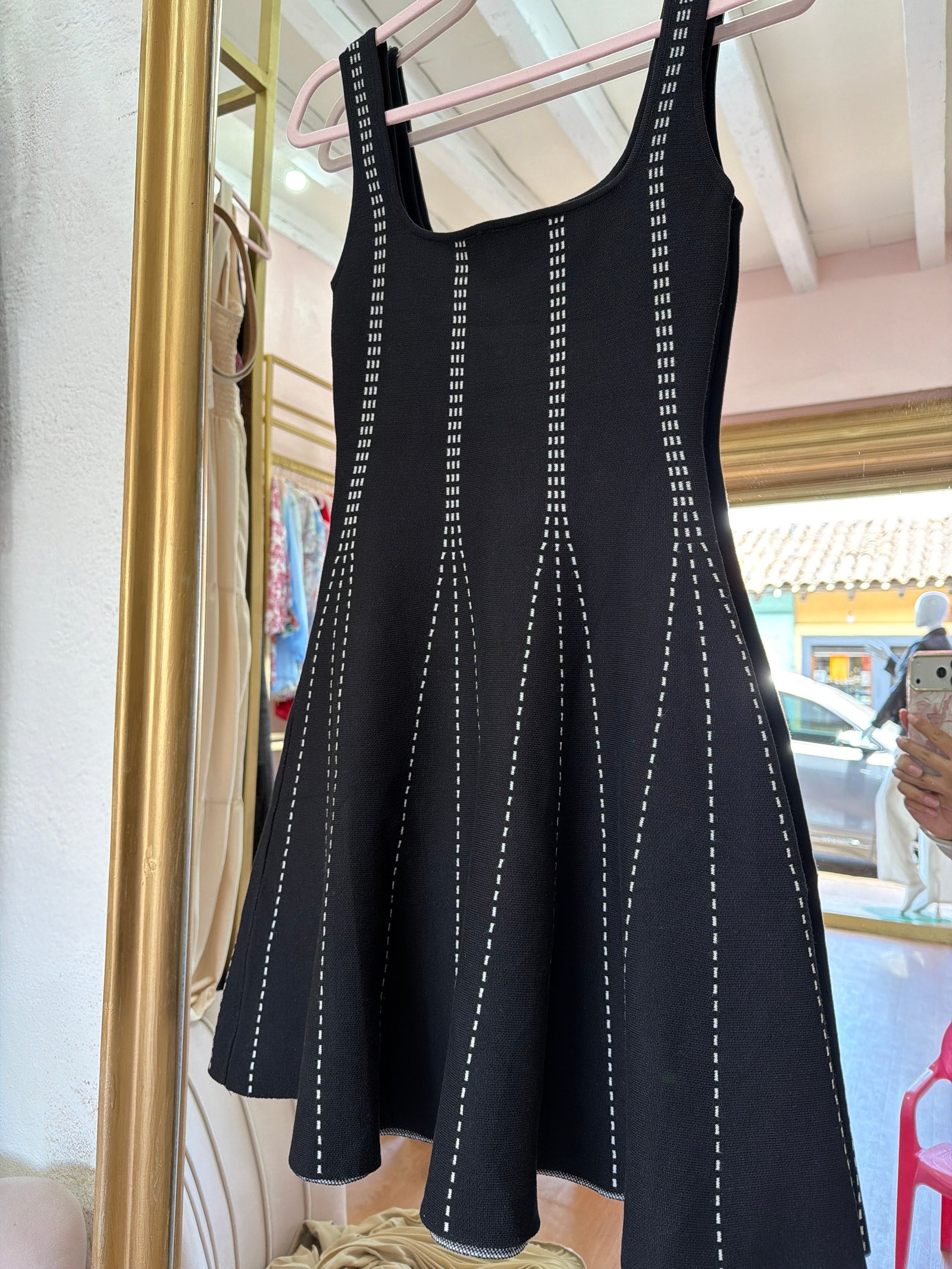 Vestido pegado con falda A