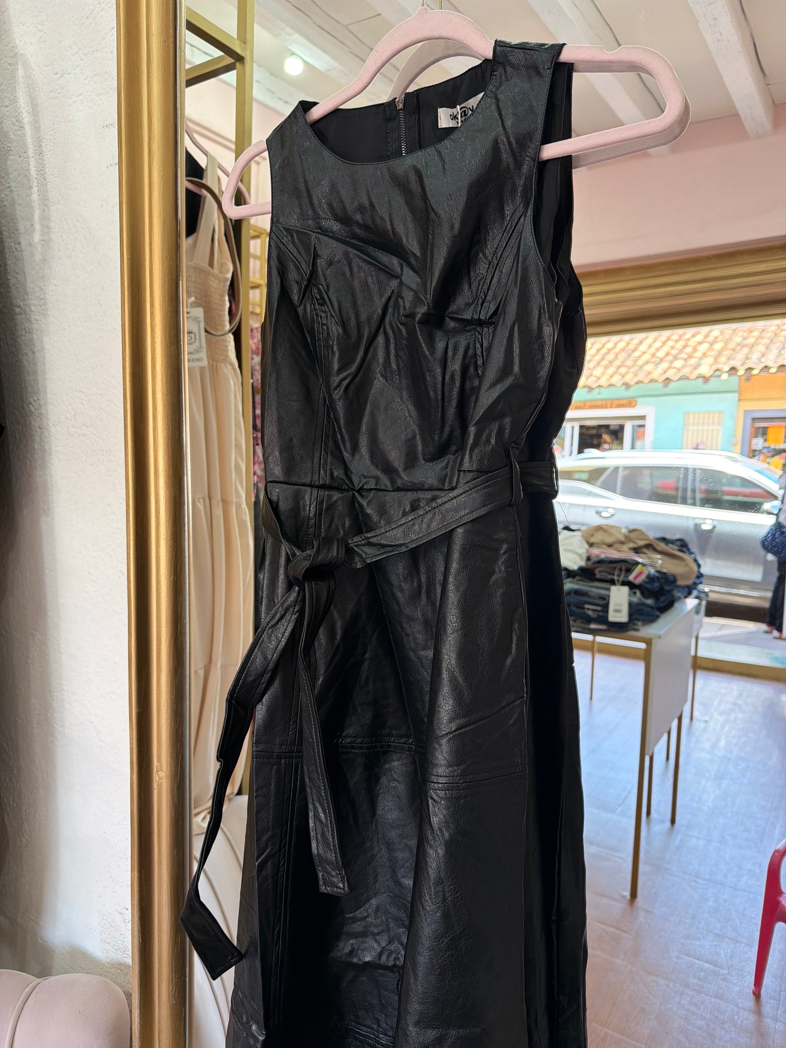 Vestido de vinipiel corto