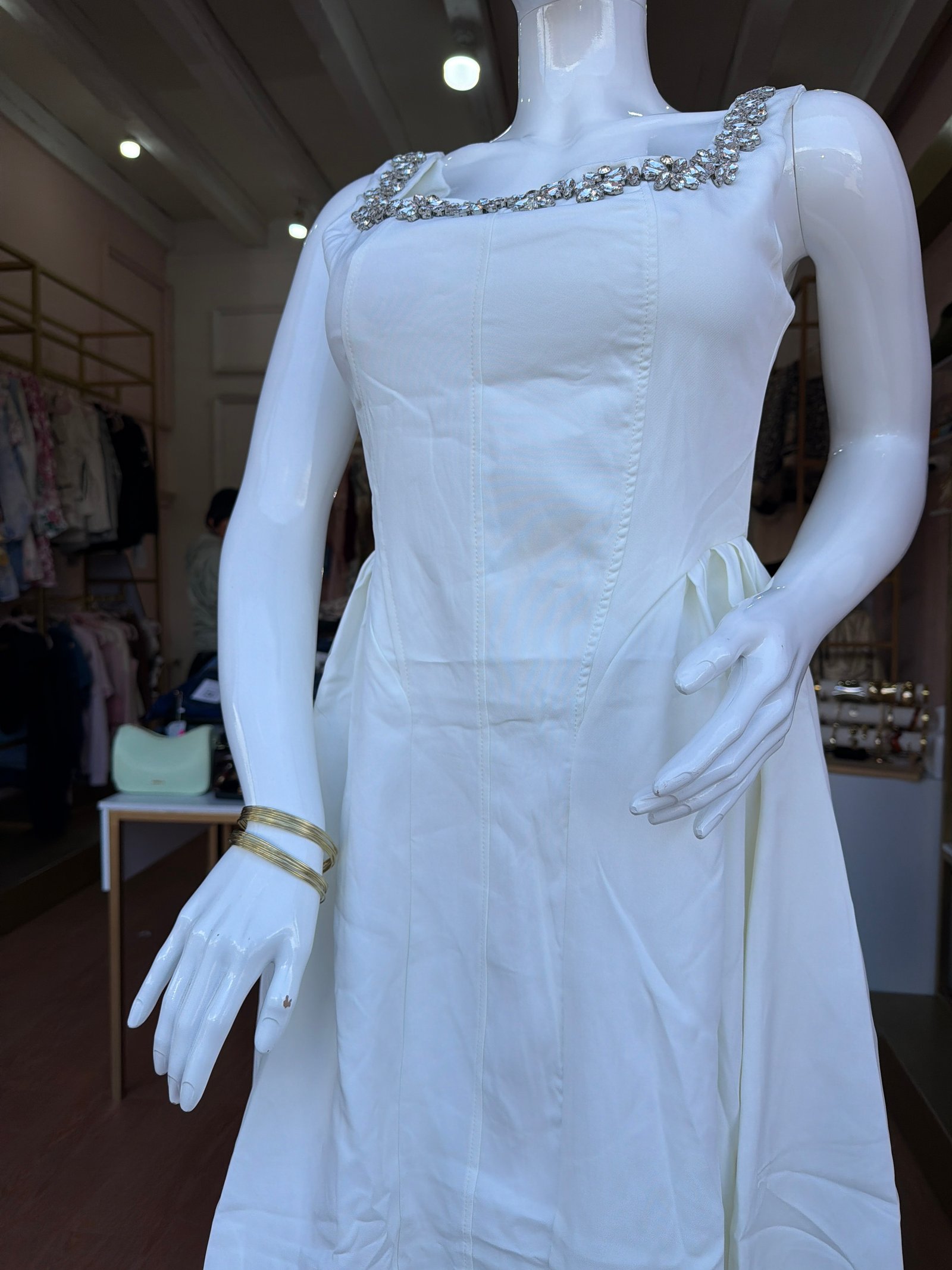 vestido ngro con brillos