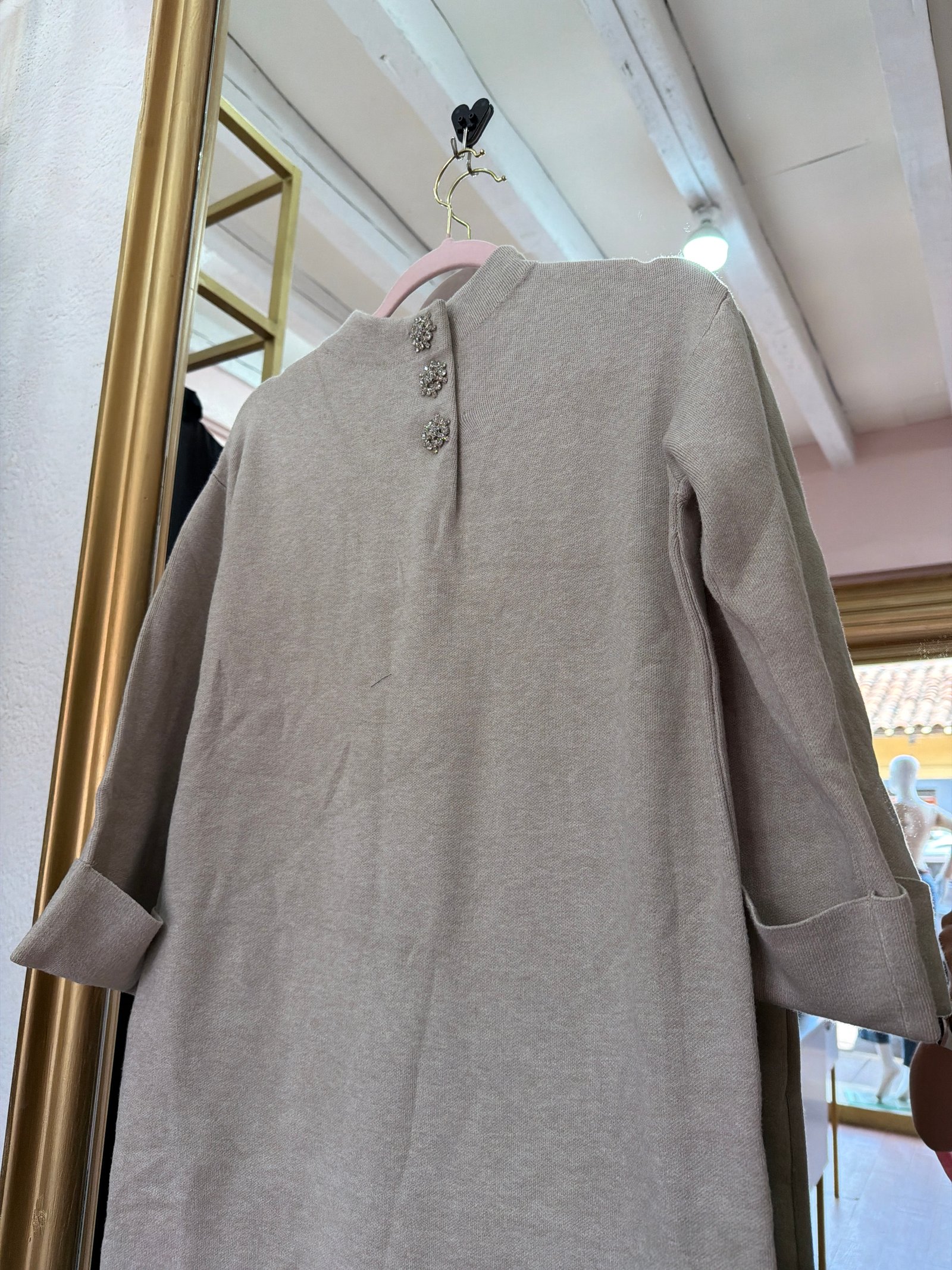 Vestido cuello brillos de punto