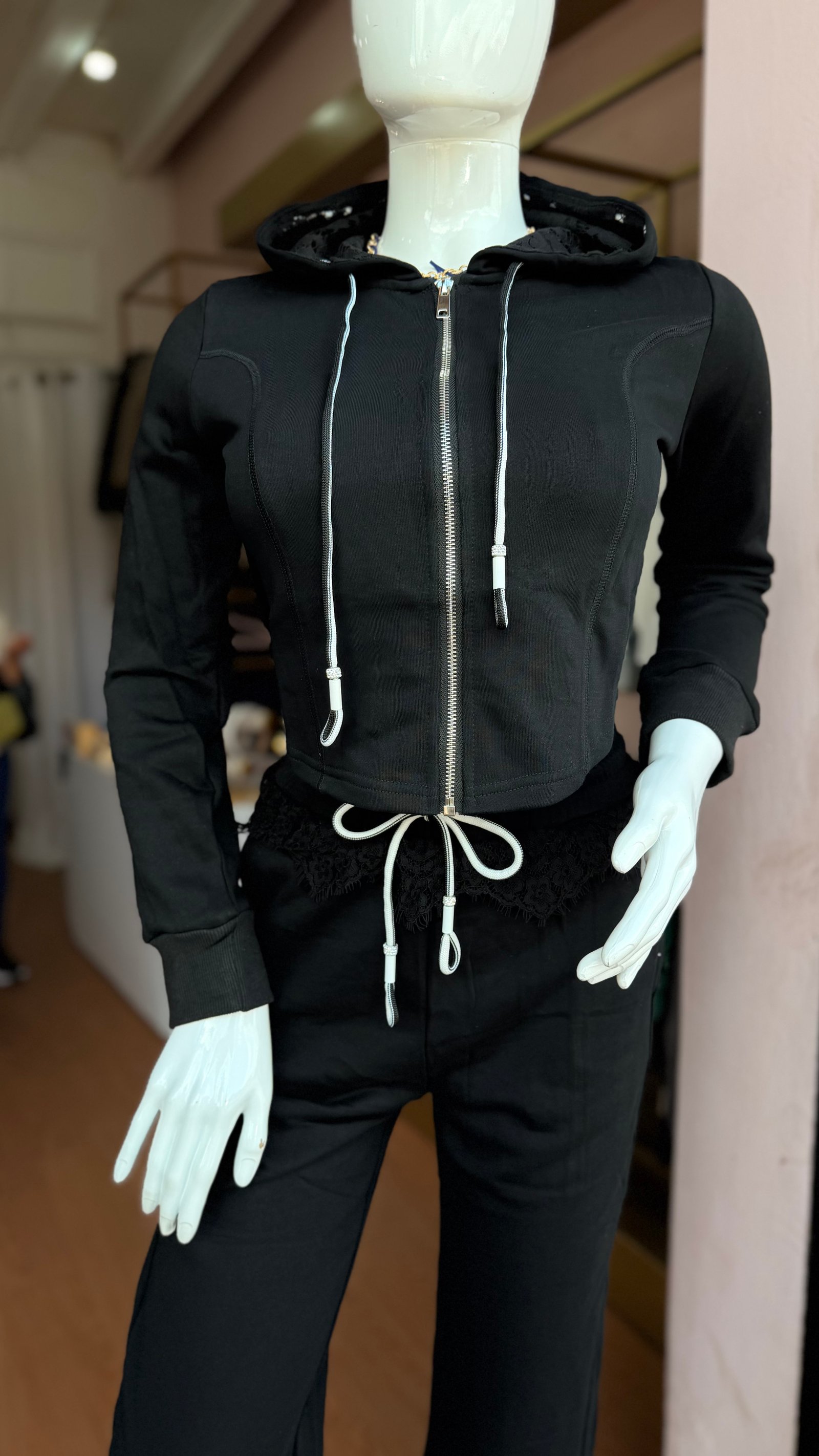Conjunto pans negro con pantalones encaje